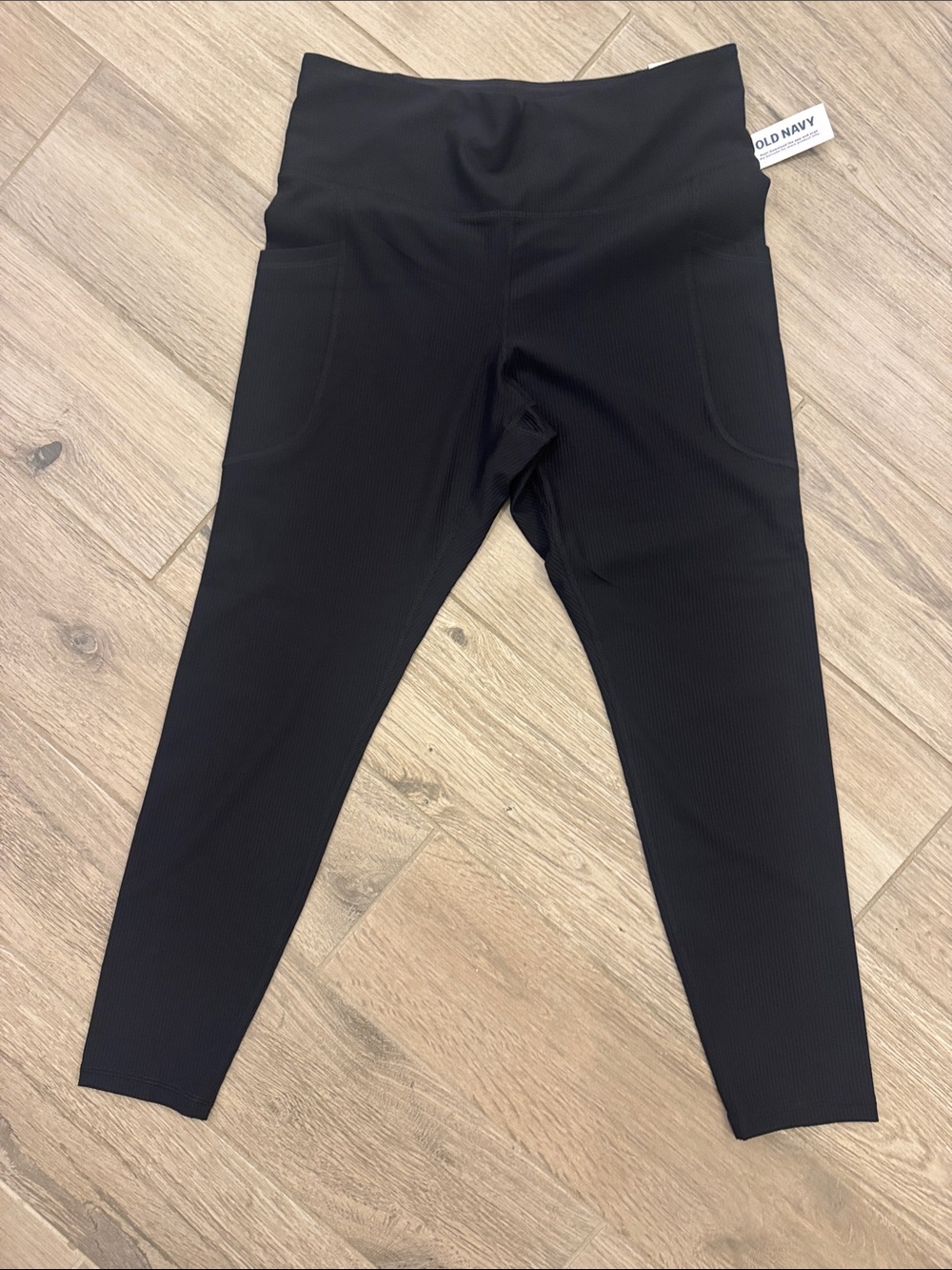 NWT- Old Navy Black Ribbed High-Waist Leggings (Sz Large) with Side Pockets